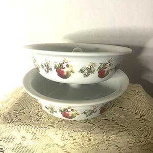 Two Apple Bakers White w/ Red Apples & Leaves 6” Gourmet Village